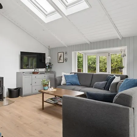 Lovely Well-designed For 6 Feriehus